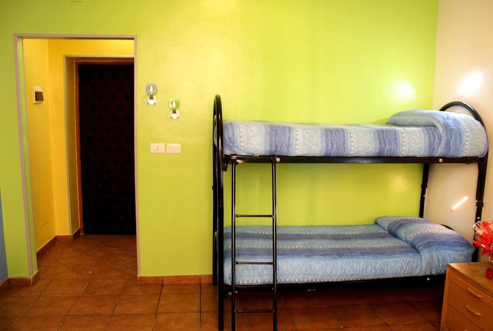 Legends Hostel Rome Bagian luar foto