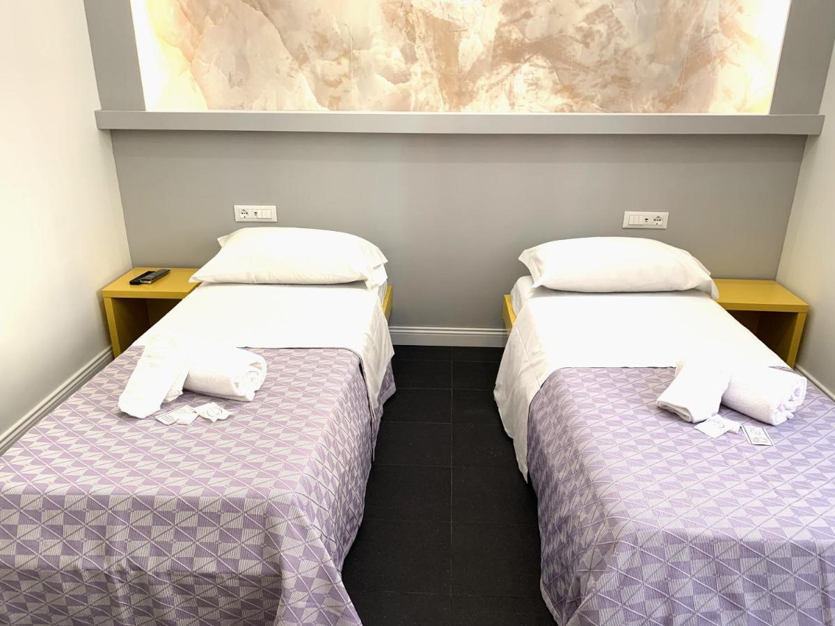 Legends Hostel Rome Bagian luar foto